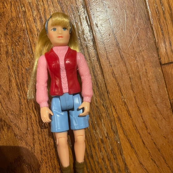 Fisher-Price Loving Family 2004 Doll with Red Jacket and Blue Shorts - Picture 2 of 3